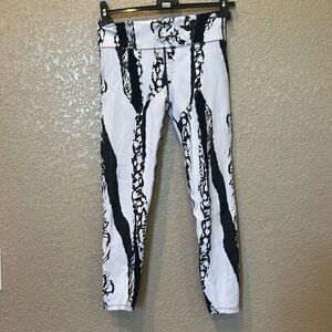 Super cute leggings with cool design